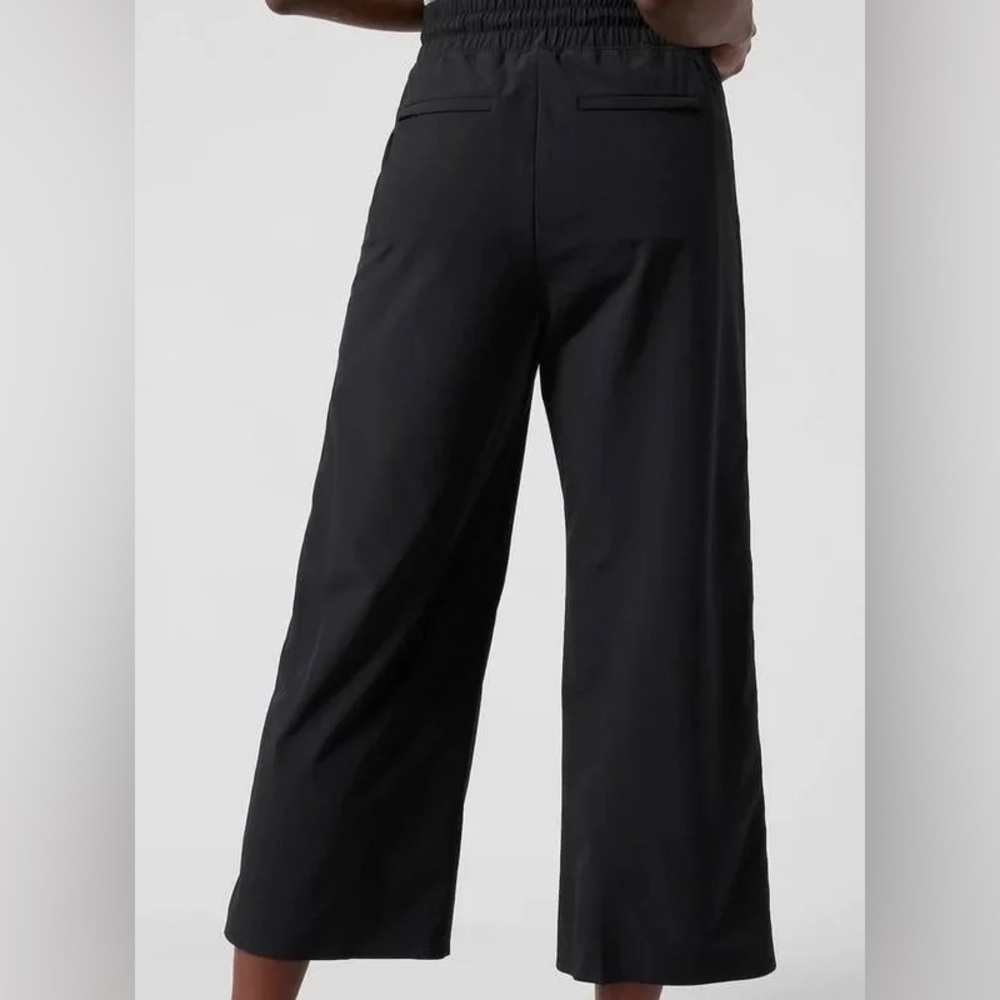 Athletes avenue wide leg crop pant size 8